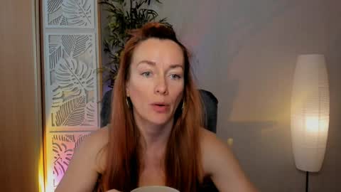 Snapshot of save_the_qween chatting on April 2026 06:14:01 AM save the qween online show from April 2026 06:14:01 AM