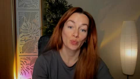 Snapshot of save_the_qween chatting on April 2026 11:59:01 AM save the qween online show from April 2026 11:59:01 AM