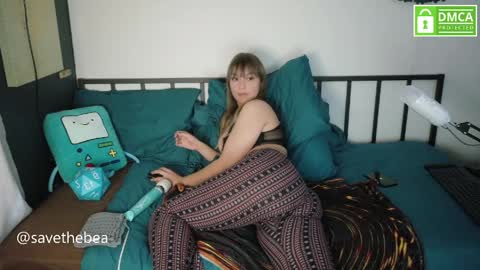 Snapshot of savethebea chatting on April 2026 11:02:02 PM Bea online show from April 2026 11:02:02 PM