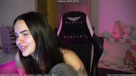 Snapshot of savvage_play chatting on November 2025 09:05:02 PM Naomi online show from November 2025 09:05:02 PM