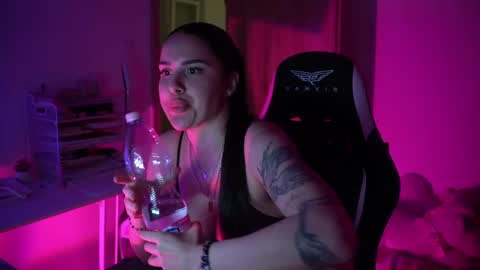 Snapshot of savvage_play chatting on April 2026 07:01:01 PM Naomi online show from April 2026 07:01:01 PM