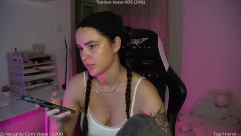 Snapshot of savvage_play chatting on May 2026 08:38:02 PM Naomi online show from May 2026 08:38:02 PM