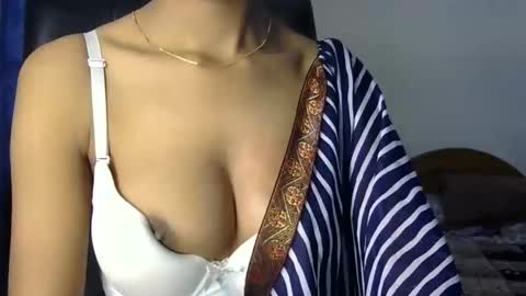 Snapshot of saxee_love chatting on December 2025 05:39:02 AM saxee online show from December 2025 05:39:02 AM