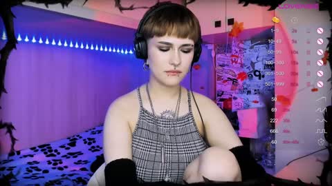 pronoun she. name Mary. age 21. online show from December 2024 07:37:01 AM