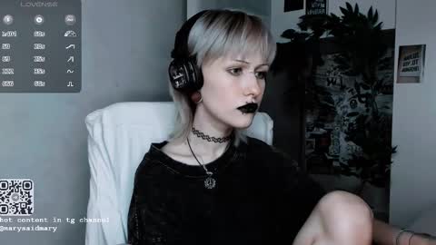 pronoun she. name Mary. age 21. online show from October 2025 12:44:01 AM