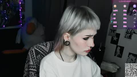 Snapshot of say_mary chatting on April 2026 11:31:01 PM pronoun she. name Mary. age 21. online show from April 2026 11:31:01 PM