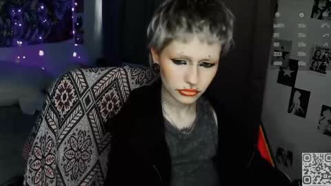 Snapshot of say_mary chatting on April 2026 08:06:01 AM pronoun she. name Mary. age 21. online show from April 2026 08:06:01 AM