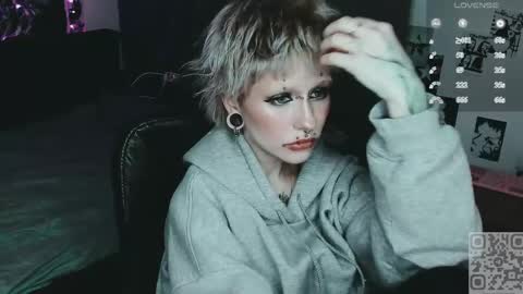 Snapshot of say_mary chatting on May 2026 07:00:02 PM pronoun she. name Mary. age 21. online show from May 2026 07:00:02 PM