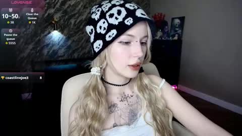 Snapshot of saykoblade chatting on April 2026 01:42:01 AM Anges online show from April 2026 01:42:01 AM