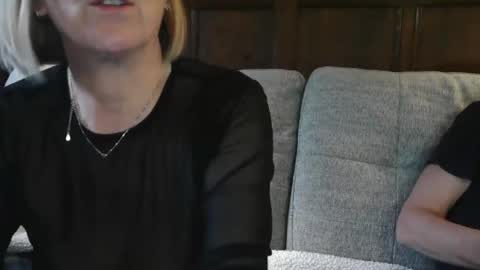 Snapshot of sb_couple chatting on November 2025 02:50:01 PM SB Couple online show from November 2025 02:50:01 PM