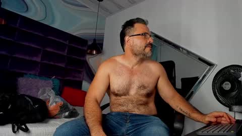 Snapshot of sbastone_muscle chatting on January 2025 07:53:02 PM sebastian muscleman daddy the better latin lover online show from January 2025 07:53:02 PM