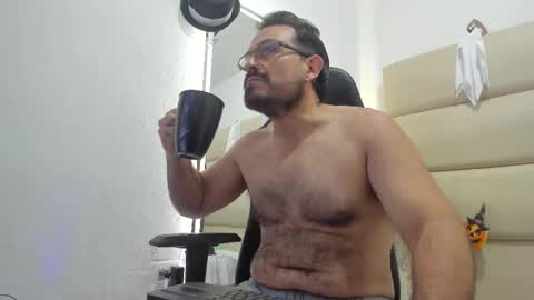 Snapshot of sbastone_muscle chatting on October 2025 11:09:01 AM sebastian muscleman daddy the better latin lover online show from October 2025 11:09:01 AM