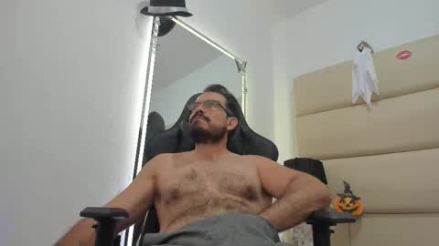 Snapshot of sbastone_muscle chatting on October 2025 12:41:02 PM sebastian muscleman daddy the better latin lover online show from October 2025 12:41:02 PM
