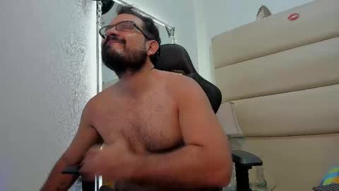 Snapshot of sbastone_muscle chatting on November 2025 11:54:01 AM sebastian muscleman daddy the better latin lover online show from November 2025 11:54:01 AM