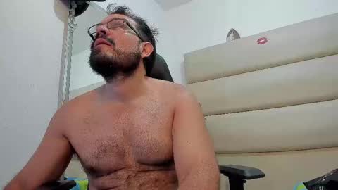 Snapshot of sbastone_muscle chatting on November 2025 09:19:02 AM sebastian muscleman daddy the better latin lover online show from November 2025 09:19:02 AM