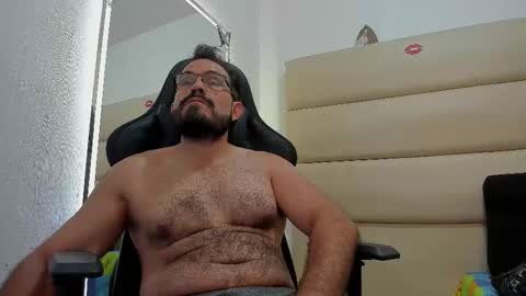 Snapshot of sbastone_muscle chatting on November 2025 11:31:02 AM sebastian muscleman daddy the better latin lover online show from November 2025 11:31:02 AM