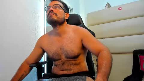 Snapshot of sbastone_muscle chatting on November 2025 12:07:01 PM sebastian muscleman daddy the better latin lover online show from November 2025 12:07:01 PM