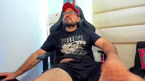 Snapshot of sbastone_muscle chatting on December 2025 03:50:02 PM sebastian muscleman daddy the better latin lover online show from December 2025 03:50:02 PM