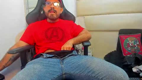 Snapshot of sbastone_muscle chatting on December 2025 03:54:02 PM sebastian muscleman daddy the better latin lover online show from December 2025 03:54:02 PM