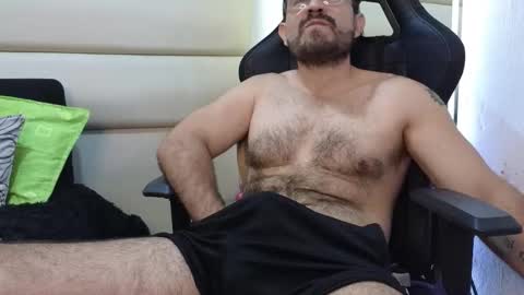 Snapshot of sbastone_muscle chatting on January 2026 02:43:02 PM sebastian muscleman daddy the better latin lover online show from January 2026 02:43:02 PM