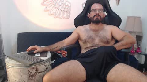 Snapshot of sbastone_muscle chatting on February 2026 03:20:01 PM sebastian muscleman daddy the better latin lover online show from February 2026 03:20:01 PM