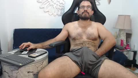 Snapshot of sbastone_muscle chatting on March 2026 02:45:02 PM sebastian muscleman daddy the better latin lover online show from March 2026 02:45:02 PM