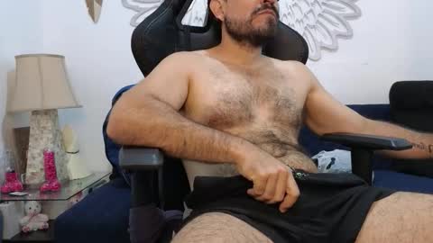 Snapshot of sbastone_muscle chatting on March 2026 01:17:01 PM sebastian muscleman daddy the better latin lover online show from March 2026 01:17:01 PM