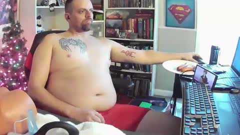 Snapshot of scarecrow2wm chatting on December 2024 03:44:01 PM Kent Clark online show from December 2024 03:44:01 PM