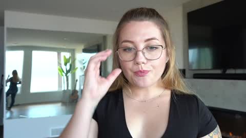 Snapshot of scarlajade chatting on December 2024 10:19:01 PM scarlajade online show from December 2024 10:19:01 PM