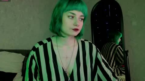 Snapshot of scarle_whisper chatting on May 2026 09:15:01 AM Emmy online show from May 2026 09:15:01 AM