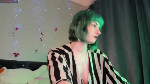 Snapshot of scarle_whisper chatting on May 2026 09:15:01 AM Emmy online show from May 2026 09:15:01 AM