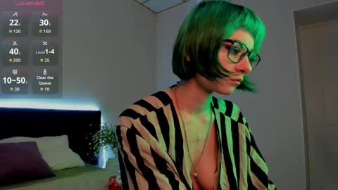 Snapshot of scarle_whisper chatting on May 2026 09:24:01 AM Emmy online show from May 2026 09:24:01 AM