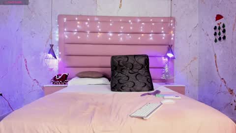 Snapshot of scarleett22 chatting on January 2025 07:55:01 PM Scarleet online show from January 2025 07:55:01 PM