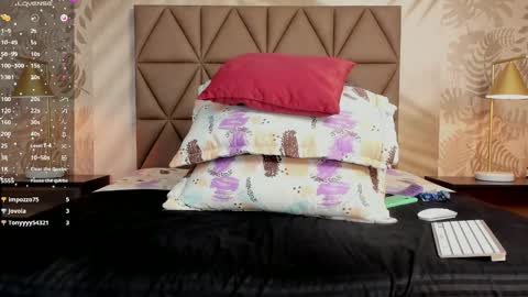 Snapshot of scarleett22 chatting on February 2025 10:54:01 PM Scarleet online show from February 2025 10:54:01 PM