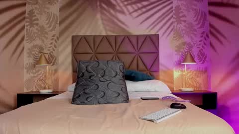 Snapshot of scarleett22 chatting on October 2025 07:44:02 PM Scarleet online show from October 2025 07:44:02 PM