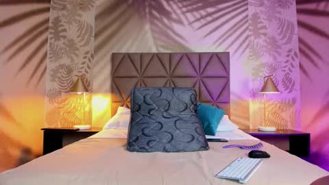 Snapshot of scarleett22 chatting on October 2025 08:08:02 PM Scarleet online show from October 2025 08:08:02 PM