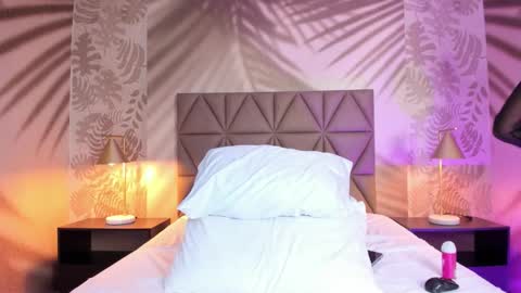 Snapshot of scarleett22 chatting on November 2025 08:42:01 PM Scarleet online show from November 2025 08:42:01 PM