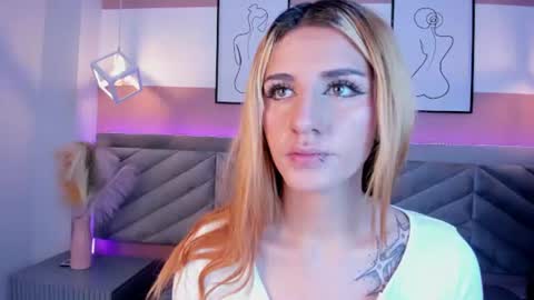 Snapshot of scarlet__rossi chatting on July 2026 03:11:02 AM scarlet__rossi online show from July 2026 03:11:02 AM