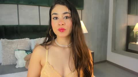 Snapshot of scarlet_belrose chatting on April 2026 01:44:02 PM Scarelet online show from April 2026 01:44:02 PM