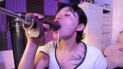 Snapshot of scarlet_gold chatting on December 2024 02:05:01 AM scarlet_gold online show from December 2024 02:05:01 AM