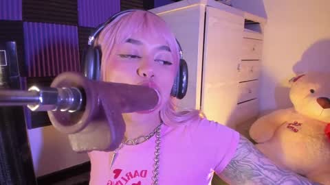 Snapshot of scarlet_gold chatting on December 2024 02:41:02 AM scarlet_gold online show from December 2024 02:41:02 AM