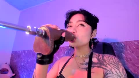 Snapshot of scarlet_gold chatting on February 2025 02:08:01 AM scarlet_gold online show from February 2025 02:08:01 AM