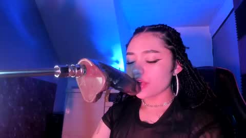 Snapshot of scarlet_gold chatting on February 2025 03:55:02 AM scarlet_gold online show from February 2025 03:55:02 AM