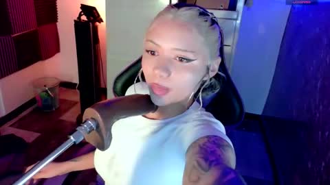 Snapshot of scarlet_gold chatting on November 2025 04:12:01 AM scarlet_gold online show from November 2025 04:12:01 AM