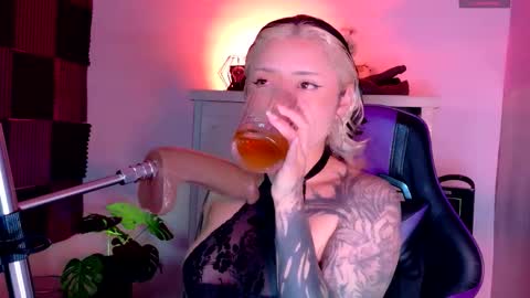 Snapshot of scarlet_gold chatting on November 2025 04:47:01 AM scarlet_gold online show from November 2025 04:47:01 AM