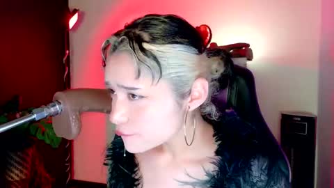 scarlet_gold online show from December 2025 03:33:02 AM