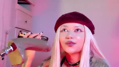 scarlet_gold online show from May 2026 12:39:01 AM