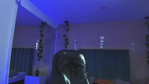 Scarlet online show from April 2026 08:31:01 PM