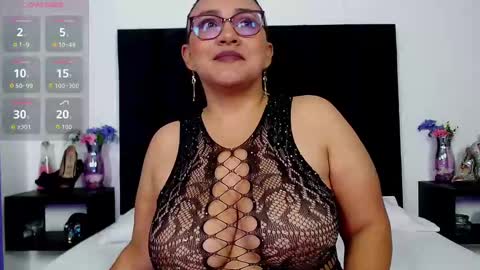 Scarlet Ray  online show from September 2025 11:43:02 AM