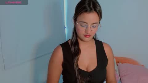 Scarlet  online show from November 2025 07:47:02 PM